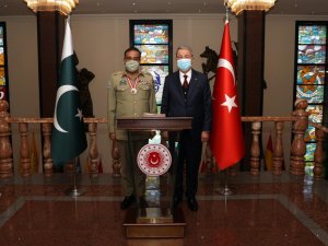 Bakan Akar, Pakistan Genelkurmay Başkanı Raza’yı kabul etti