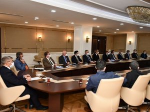 Vali Gürel, korona virüs ile ilgili çalışmalar hakkında bilgi aldı