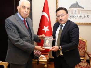 Gazeteci Özsoy 80 yıllık hayatını bu kitapta anlattı