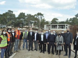 AK Parti İl Yönetimi hastane inşaatında incelemelerde bulundu