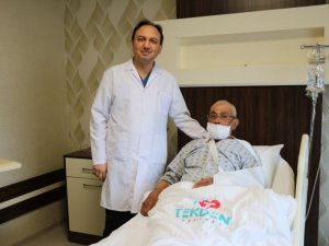 Tekden Kardiyoloji ve Kalp Damar ekibi, Manisa’dan gelen yaşlı hastayı hayata tutundurdu