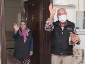 Pamukkale Belediyesi kütüphaneyi vatandaşların evlerine taşıdı