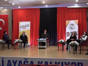 Çiğli’de “Tiyatronun bugünü ve Geleceği” konuşuldu