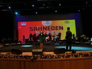 Tiyatroculardan "Sahneden Şarkılar"