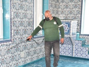 Toroslar’da ibadethaneler Ramazan öncesi dezenfekte ediliyor