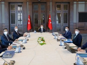 Cumhurbaşkanı Yardımcısı Oktay, İnsan Hakları Eylem Planı takvimlendirme görüşmelerine başkanlık yaptı