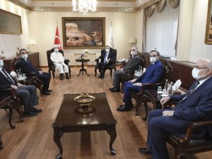 Cumhurbaşkanı Yardımcısı Oktay’dan Diyanet İşleri Başkanı Erbaş’a geçmiş olsun ziyareti