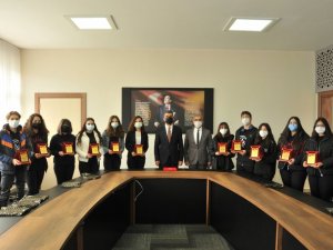 Denizlili öğrenciler Avrupa’da en iyi proje ödülünü aldı