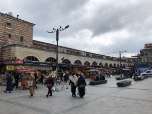Eminönü’nde Ramazan öncesi alışveriş yoğunluğu