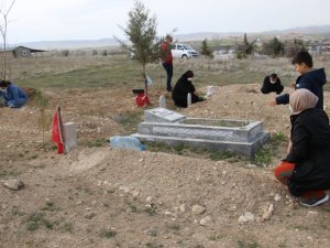 Virüsten aynı aileden 5 kişi 20 gün içinde vefat etti, çocukları herkesi uyardı