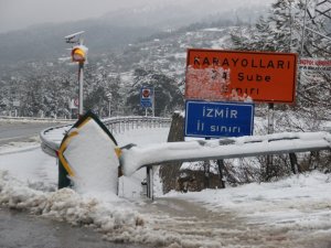 İzmir’e Nisan ayı karla geldi