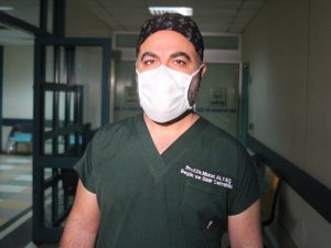 Korona virüs geçiren iki doktordan biri çürümüş soğan, diğeri yanık lastik kokusu aldı