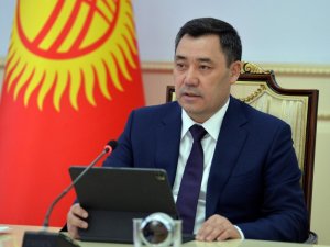 Kırgızistan Cumhurbaşkanı Caparov Covid-19 aşısı oldu