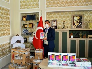 Milas’ta 100 öğrenci daha tablete kavuştu