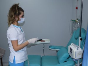 Kemoterapi ve radyoterapi korona aşısına engel değil