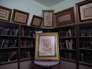 DEÜ, yazma eser arşivini araştırmacıların kullanımına sundu