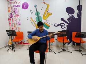 Başakşehirli Eren’in müzik aşkı otizmi yendi