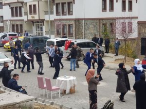 İzinli kına eğlencesinde sosyal mesafe ve maske kuralları ihlal edildi