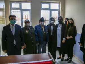 Gözyaşları içinde kütüphane açılışı