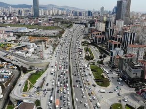 İstanbul’da hafta sonu kısıtlaması öncesi trafik yüzde 70’e ulaştı