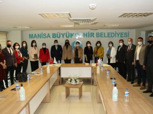 Yerel yönetimlerde kadınının yerini konuştular