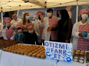 Kuşadası “Otizmin Farkındayız” dedi