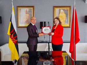 Nezaket Emine Atasoy Brunei Ankara Büyükelçisine ziyarette bulundu