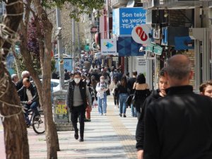 Manisa’da hafta sonu tedirgin eden kalabalık