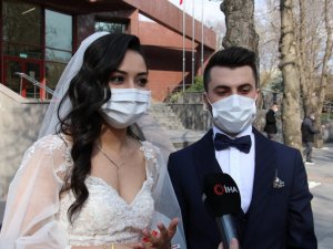 Mutluluğa bu kez kısıtlamalarda imza atıldı