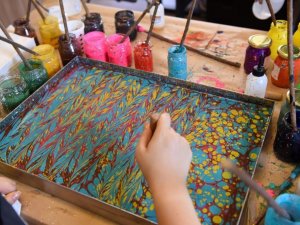 HAK-İŞ üyesi gençlerin emeği ebru sanatına yansıyacak