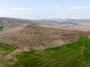 Vatan sevgisini dağlara yazdı