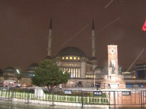 İstanbul’da sağanak yağış etkili oluyor