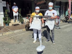 Drone ile pide servisi görenleri şaşırtıyor