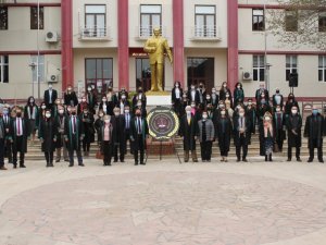 Aydınlı avukatlar, gününü kutladı
