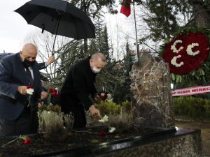 Cumhurbaşkanı Erdoğan, Türkeş’in kabrini ziyaret etti