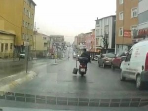 Sultanbeyli’de motosiklet ile “seri köz getir” yolculuğu kamerada