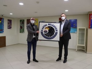 “Karantinanın Getirdiği Renkler” sergisi Kartal Belediyesi’nde açıldı