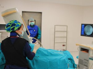 Kronik ağrısı olan bu kliniğe geliyor