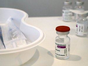 EMA, AstraZenaca aşısını incelemeye devam ediyor