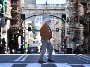 İtalya’da son 24 saatte 421 can kaybı