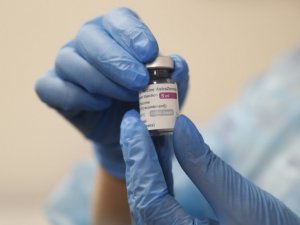AstraZeneca çocuklar üzerindeki aşı denemelerini durdurdu