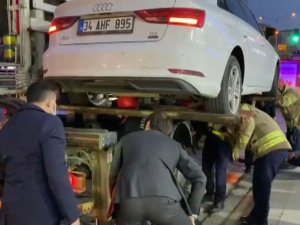 Pendik’te araç motoruna sıkışan kedi, belediye başkanının ihbarıyla kurtarıldı