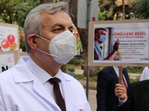 Virüs farkındalığı için beyaz önlükleri sokaklara çıktılar