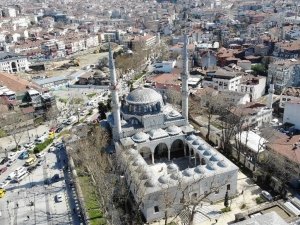 Ramazan ayı için Vahide Sultan Camii’nde mahyalar hazırlanmaya başlandı