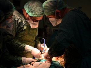 Çorum’da ilk kez kapalı kalın bağırsak ameliyatı yapıldı