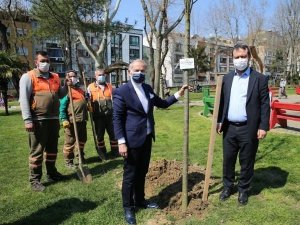 Bayrampaşa’nın parklarında bahar temizliği