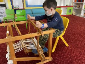 Çocuklar ’Kaplumbağa Terbiyecisi’ni çocuklar Buldan beziyle işledi