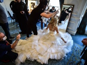 Ünlü mankenler Setr-i Nur 2021 gelinlik defilesinde podyuma çıktı