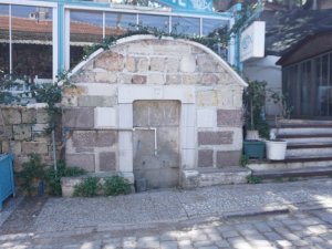 Foça’da tarihi çeşmeler ilgisiz kaldı, vatandaşlar tepkili