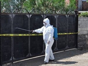 Nişan töreninde koronaya yakalandılar